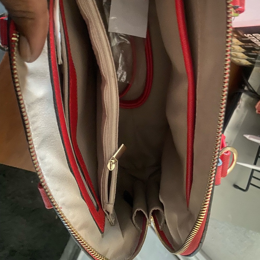 Red purse - Picture 2 of 3